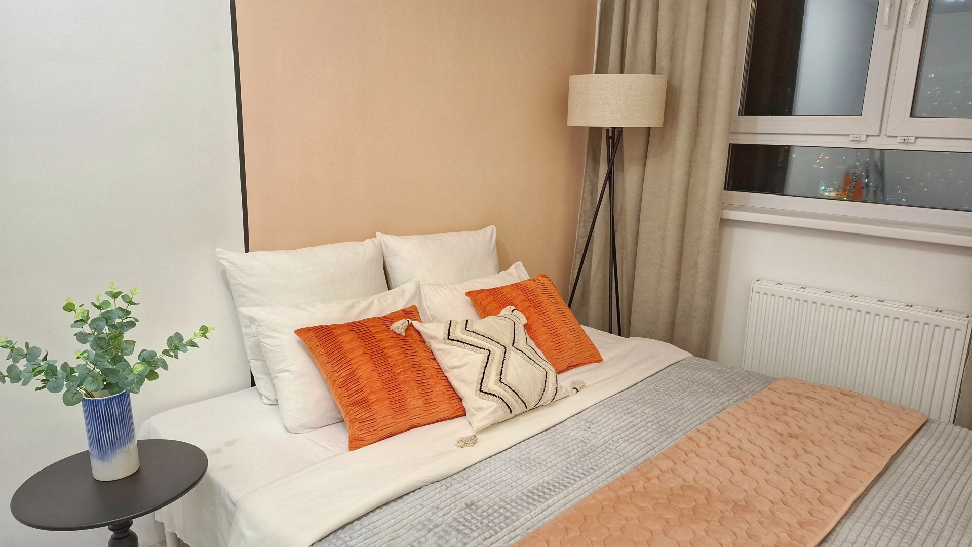 Апартаменты для большой семьи или компании в командировке с видом на Уральские горы