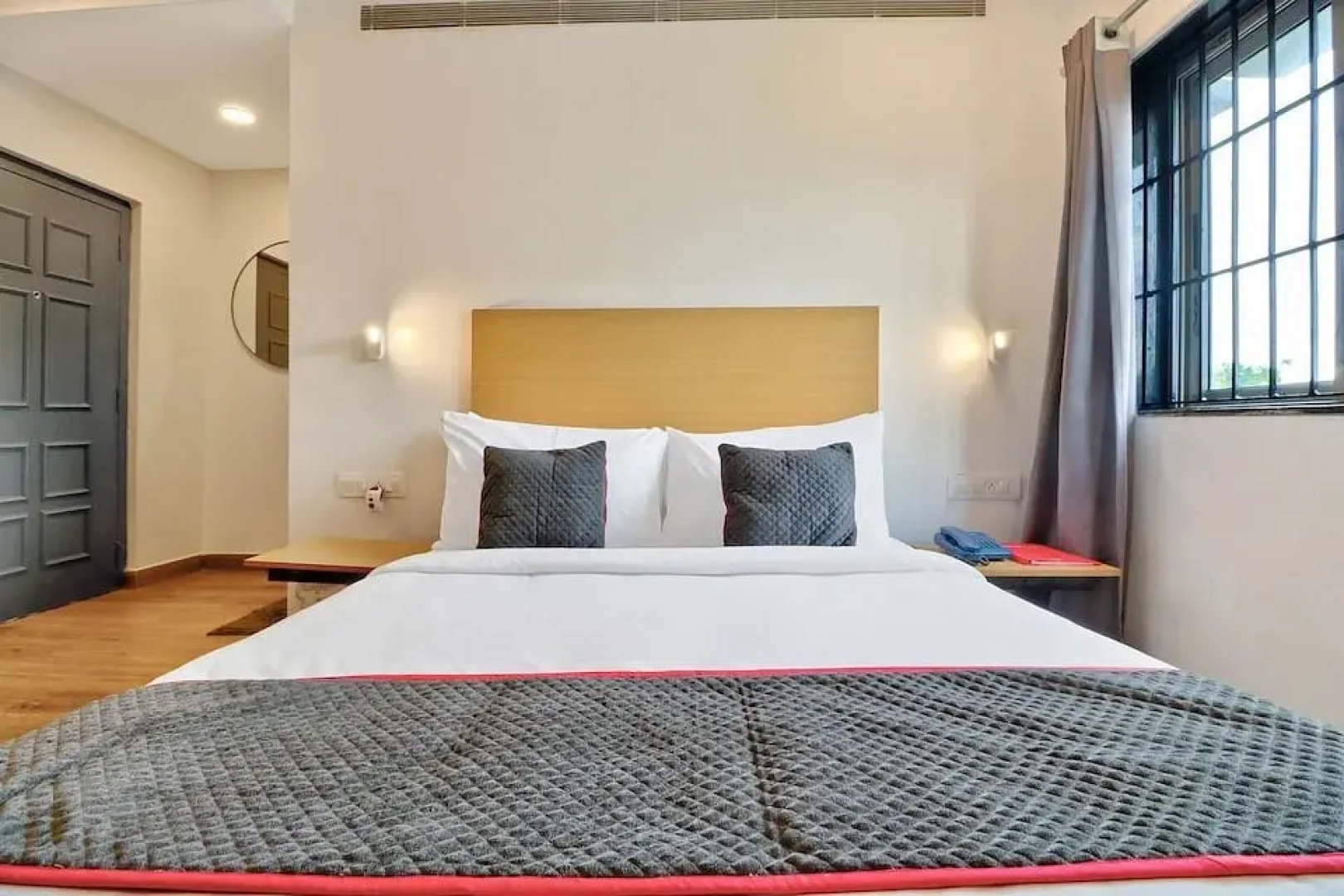 Отель Consulate By Book Meri