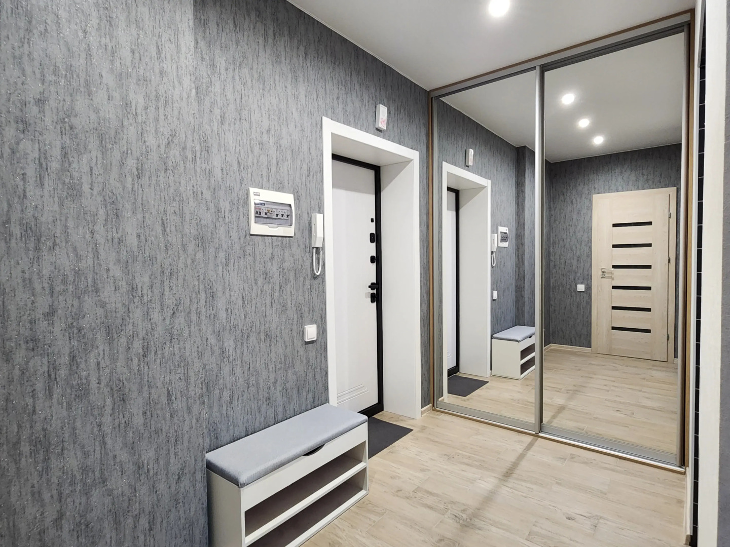 Квартира с видом на озеро