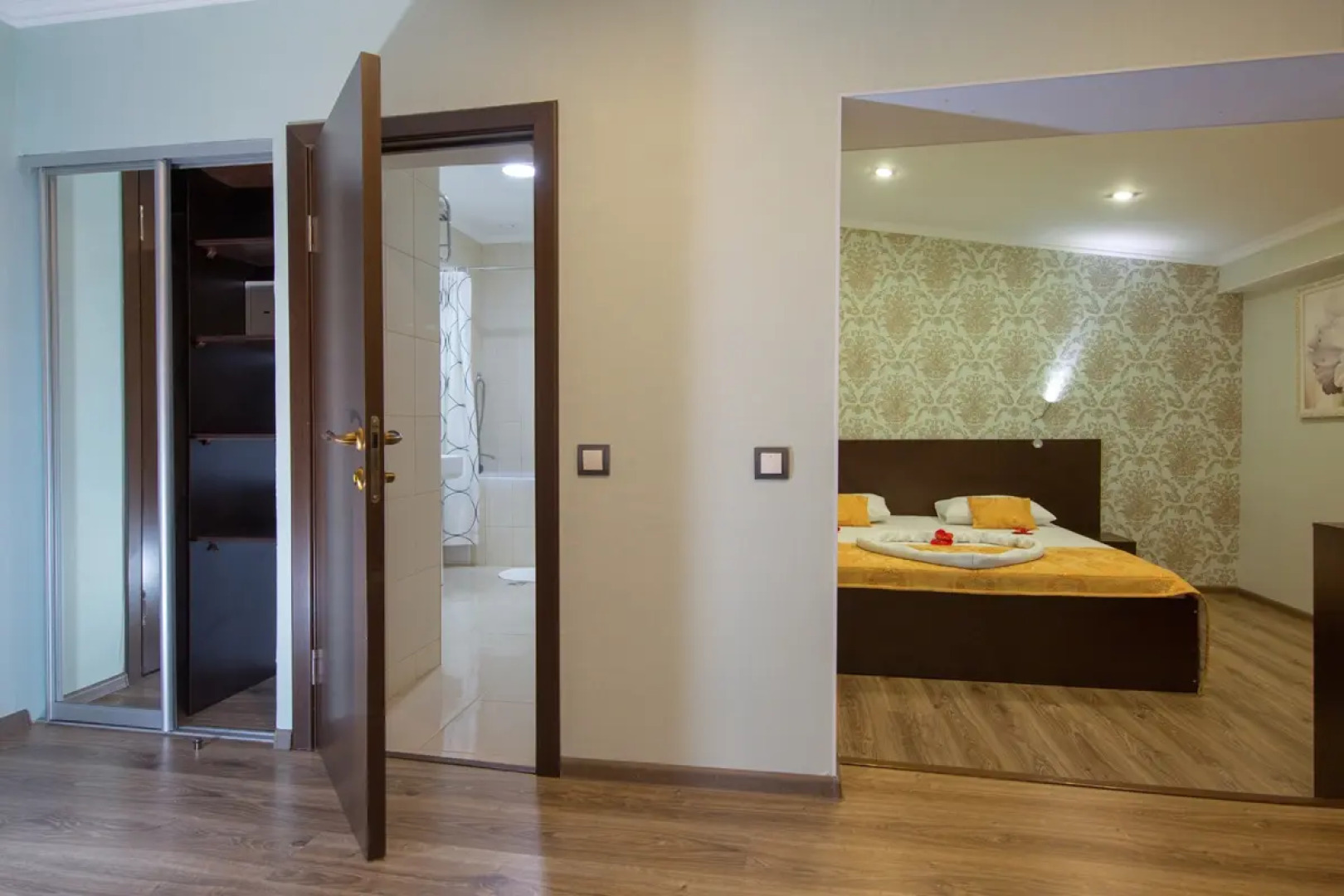 Отель Людмила