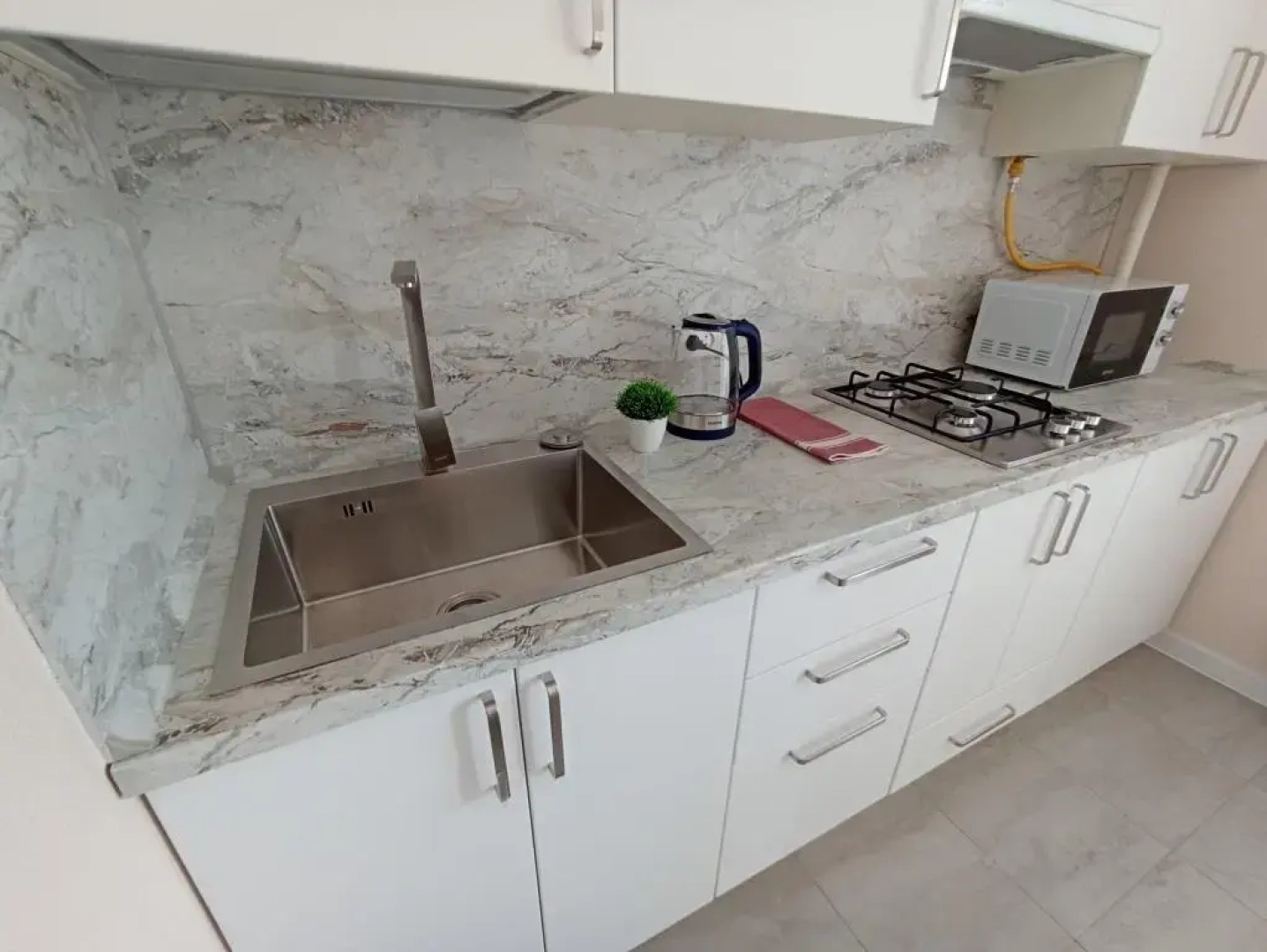 Апартаменты 1-комнатные сети «Все в гости» на ул.Кузнецова 97А на 3 этаже