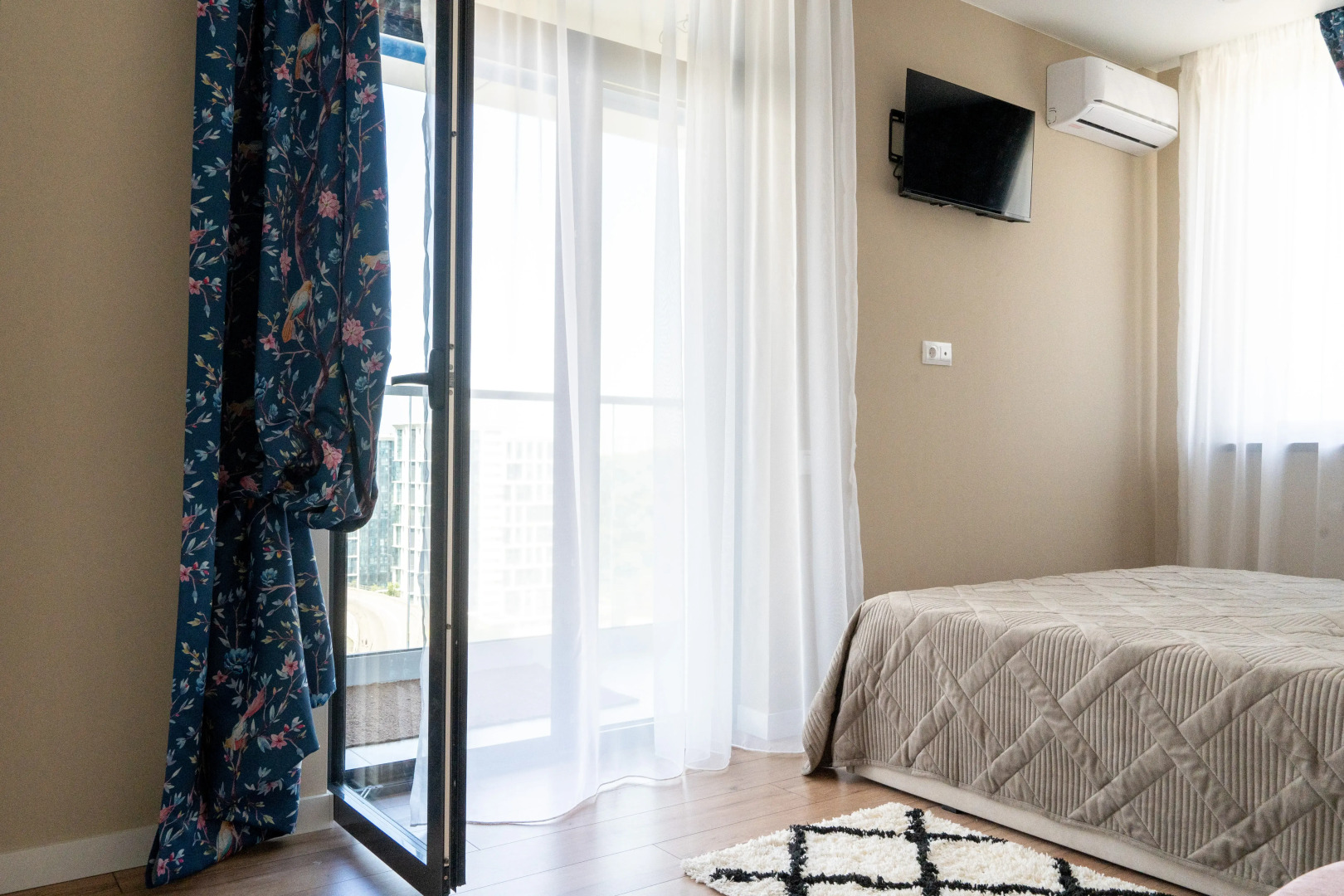 Апартаменты Сияние УК Атмосфера с видом на горы