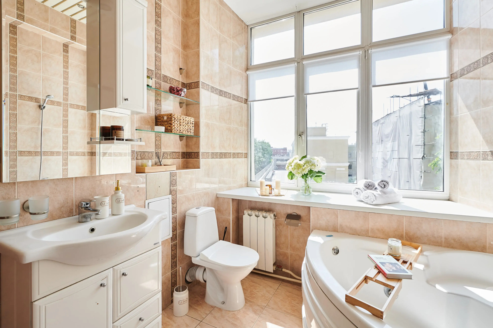 Квартира GM Apartments Стильная Трехкомнатная в Доме на Набережной