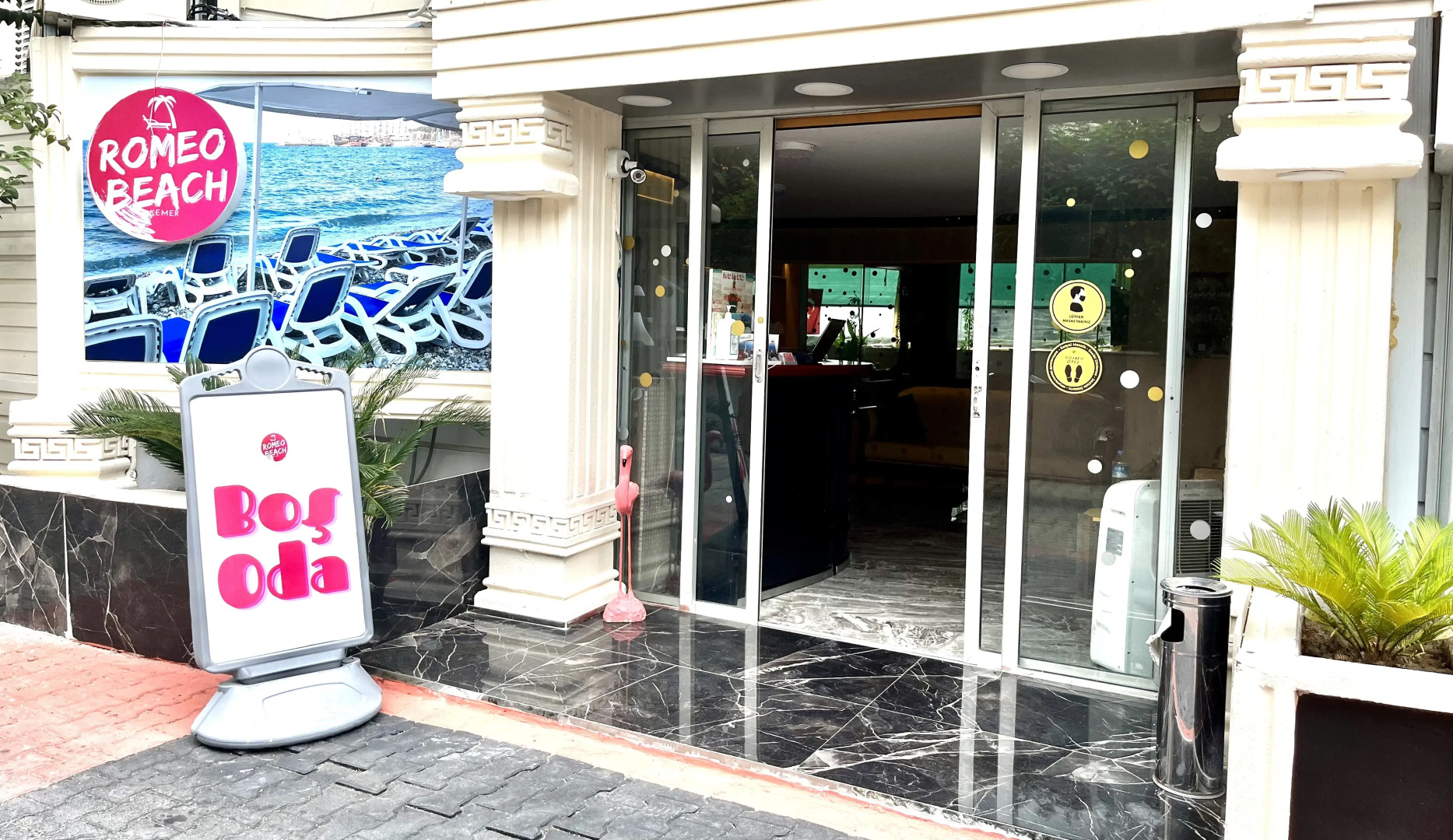 Отель Romeo Beach