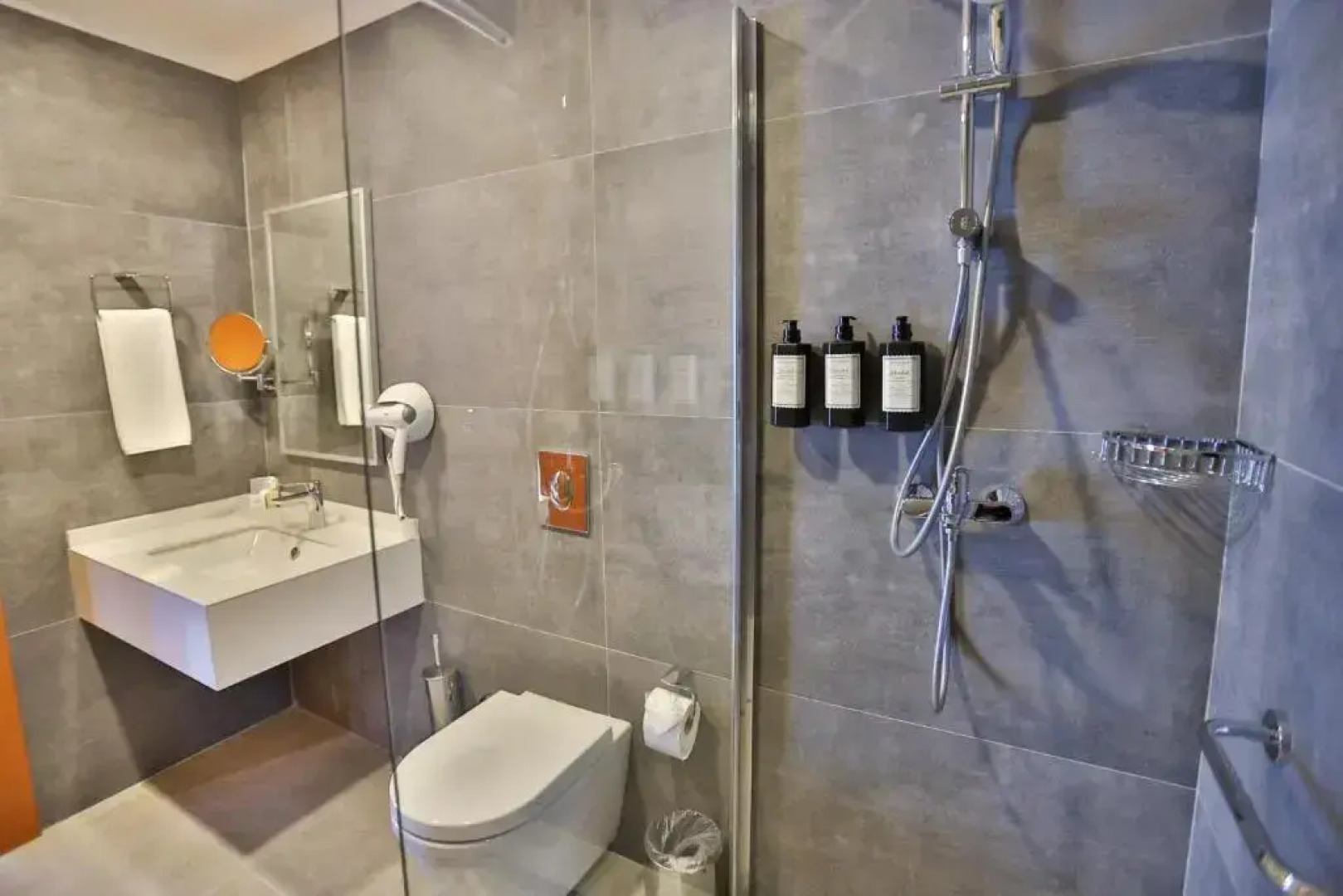 Отель Caddemm Inn