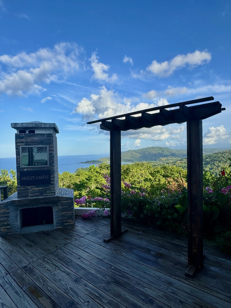 Вилла Breezy Castle с 3 Улучшенными Номерами с Видом на Море и Частным Бассейном