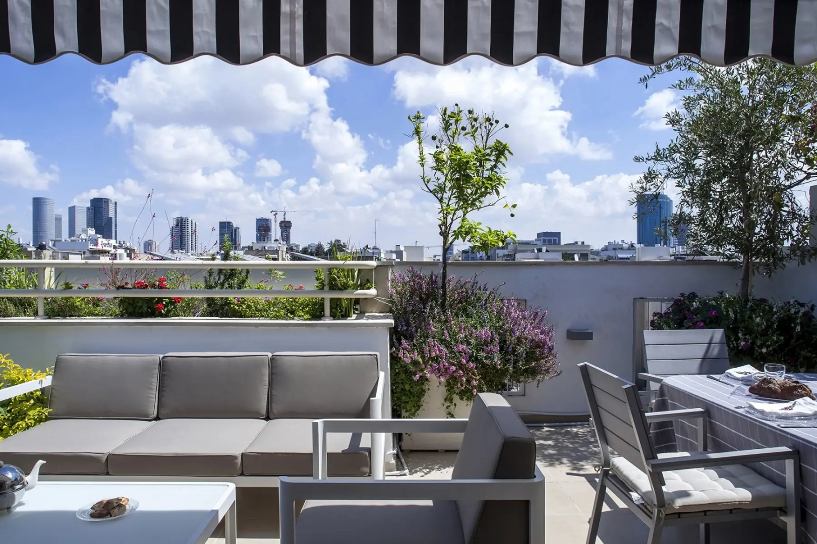 Апартаменты Design 2 Bdr Duplex Penthouse Rothschild #TL54