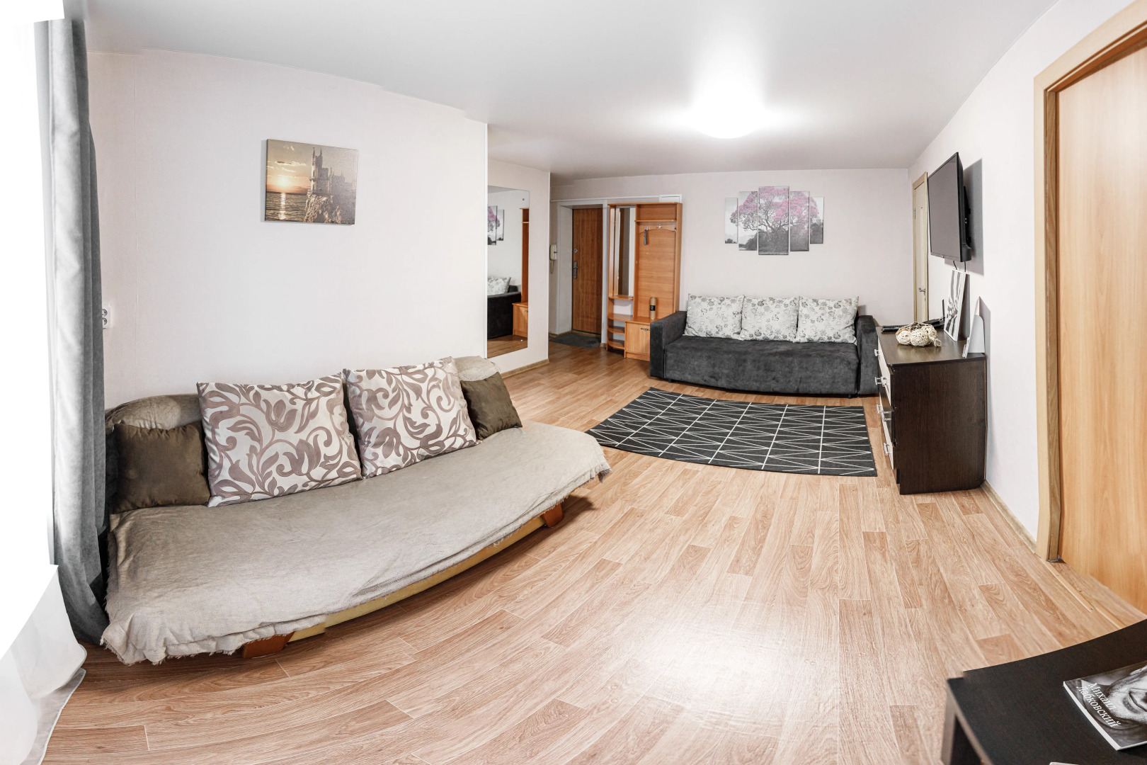 Апартаменты Двухкомнатные в центре города на Красноармейская 124