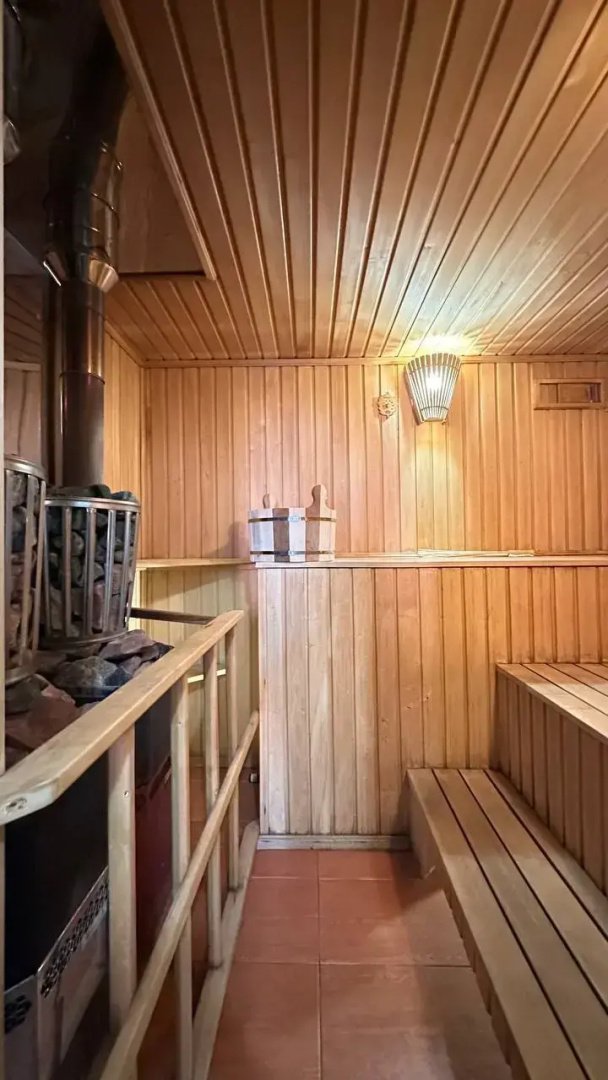 Частный дом с бассейном