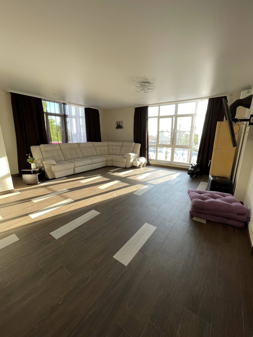 Вилла с бассейном и 5 мастер спальнями