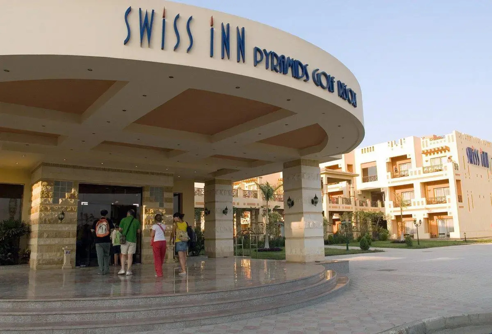 Курортный Отель Swiss Inn Pyramids Golf Resort