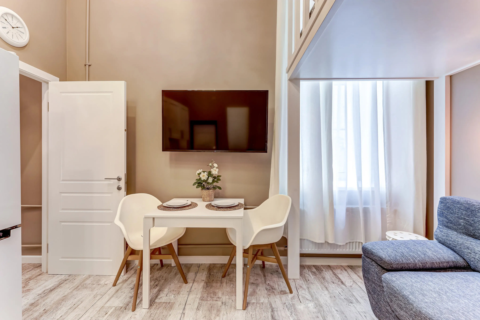 Апартаменты SweetHome на Мойке 40