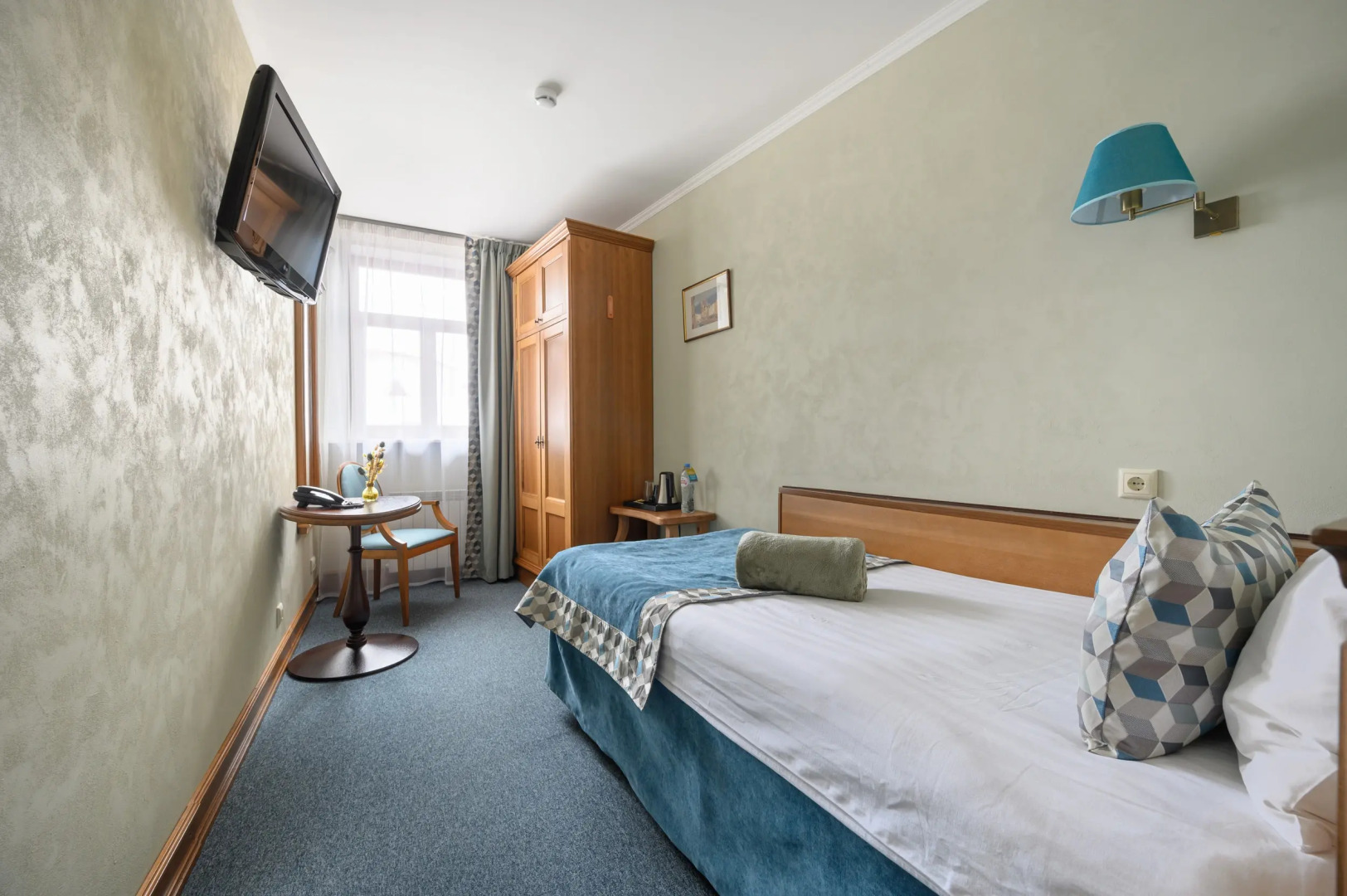 Отель Три Моста