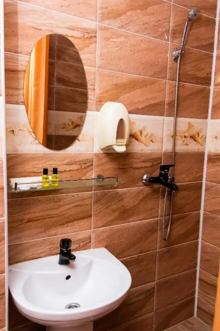 Отель Тахар