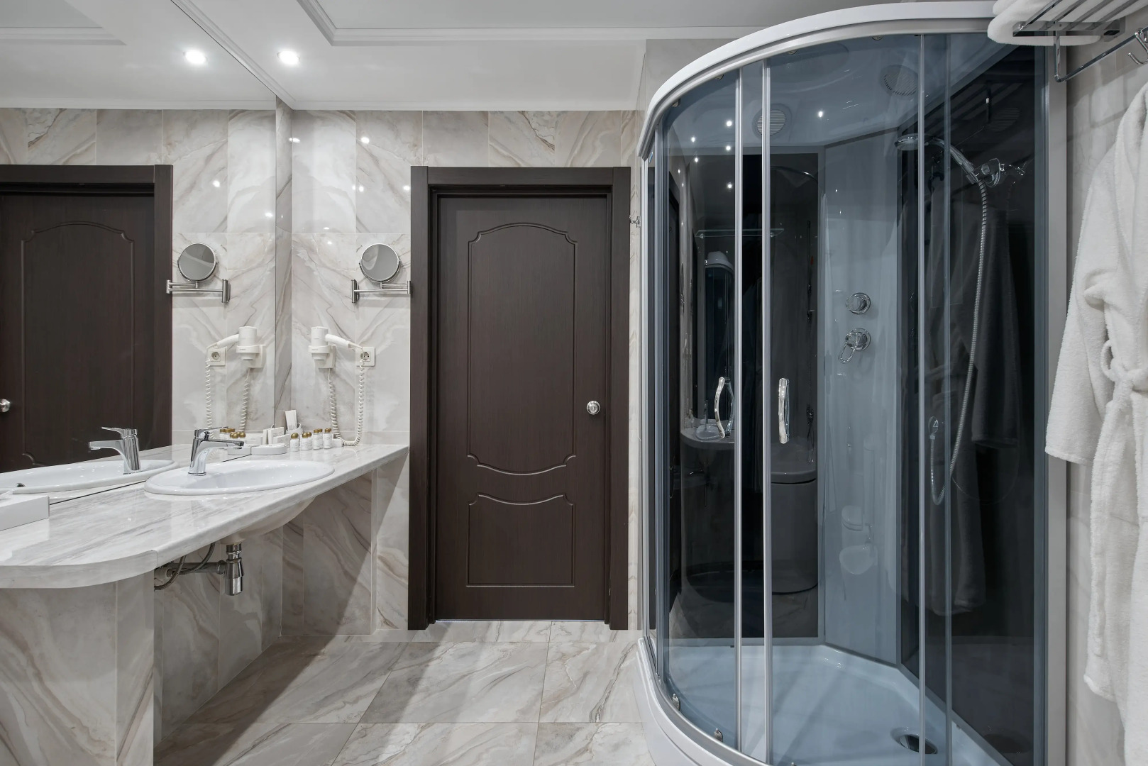 Отель Корона