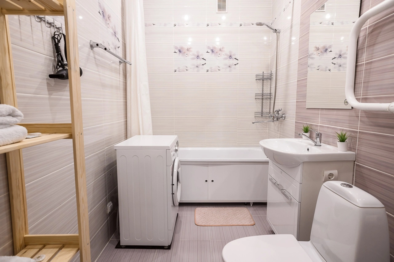 Апартаменты Однокомнатные на Дуки, 9 этаж, Лошадки