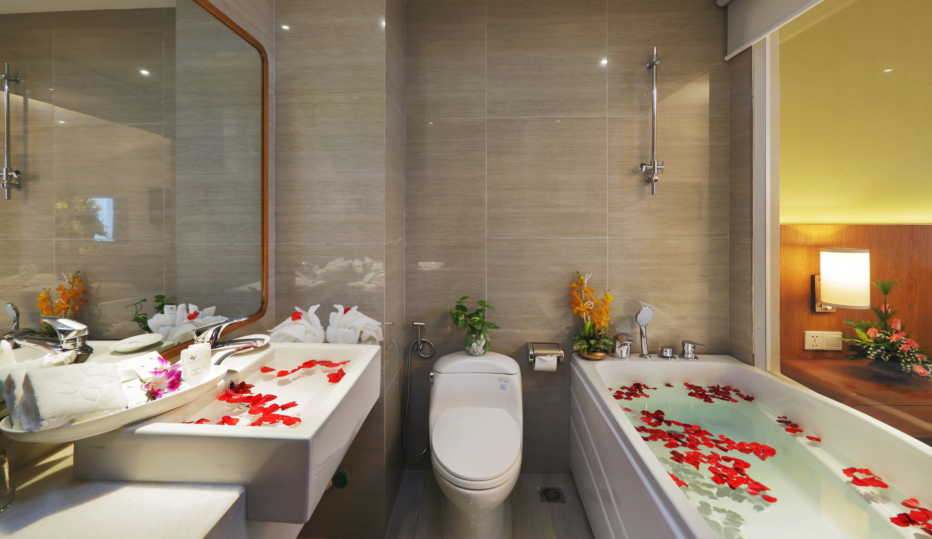 Отель Harmony Saigon Hotel & Spa