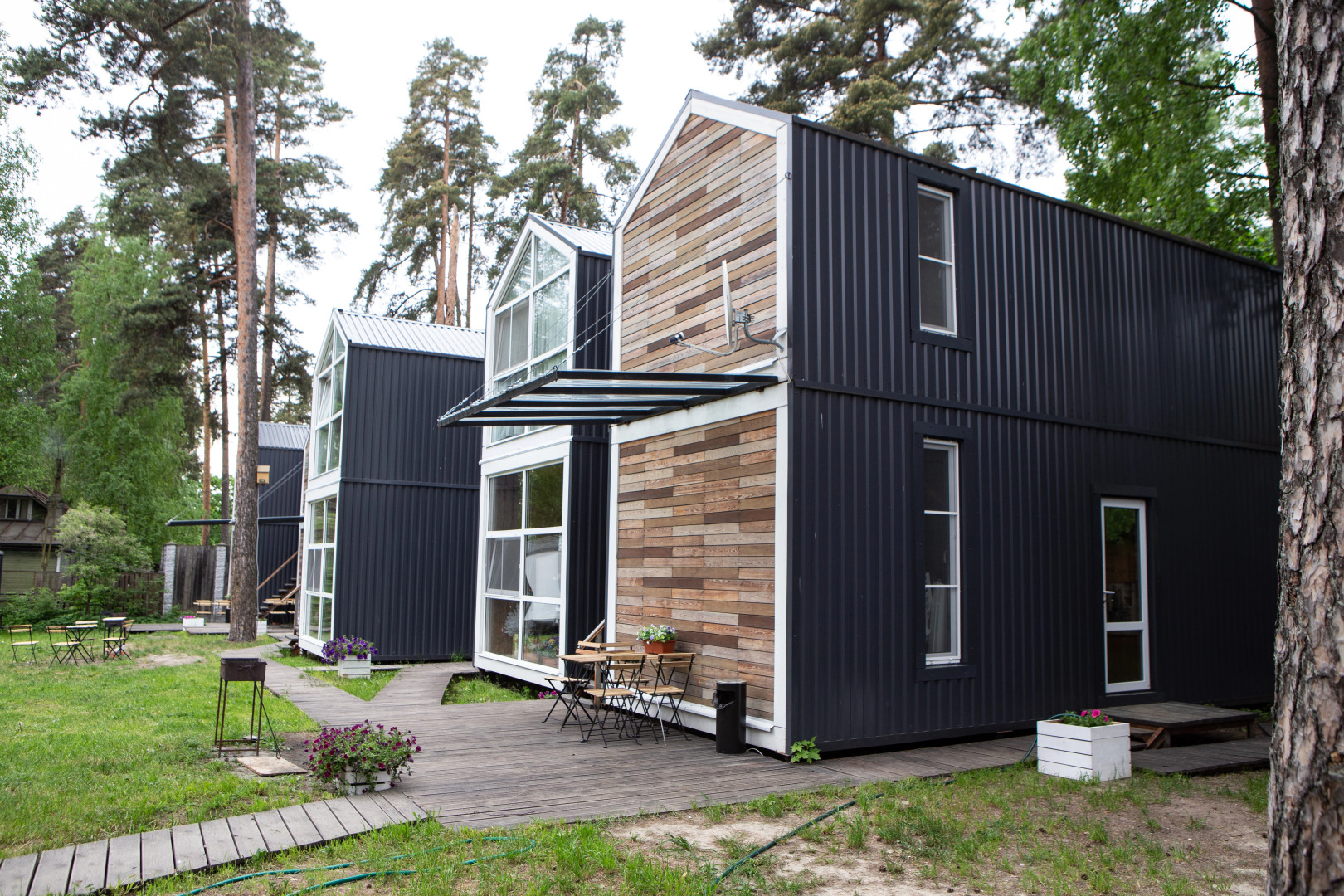 Коттеджи Скворешники