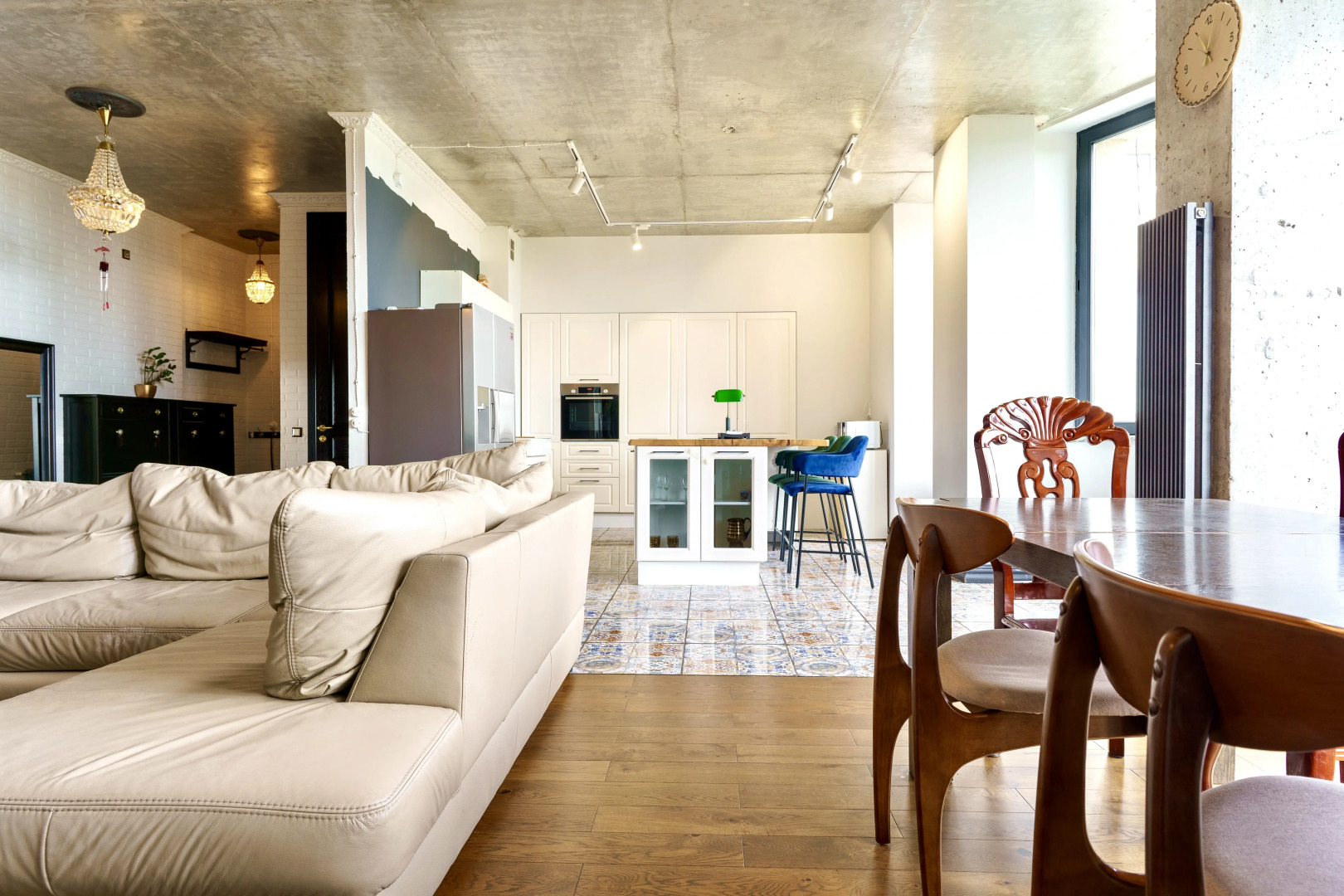 Апартаменты ApartMari Шикарные 4-комнатные апартаменты Лофт в центре