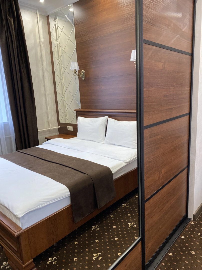 Отель Корона