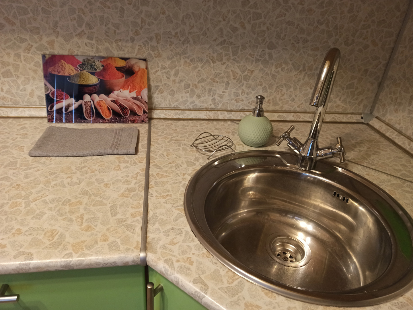 Апартаменты Granada Тихая уютная однокомнатная с шикарным видом на город и пруд