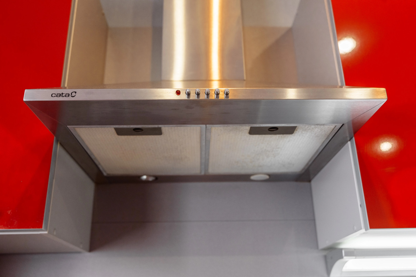 Апартаменты в Центре На 1 Линии с Видом на Крейсер Михаил Кутузов Море и Форумную Площадь от LetoAрart