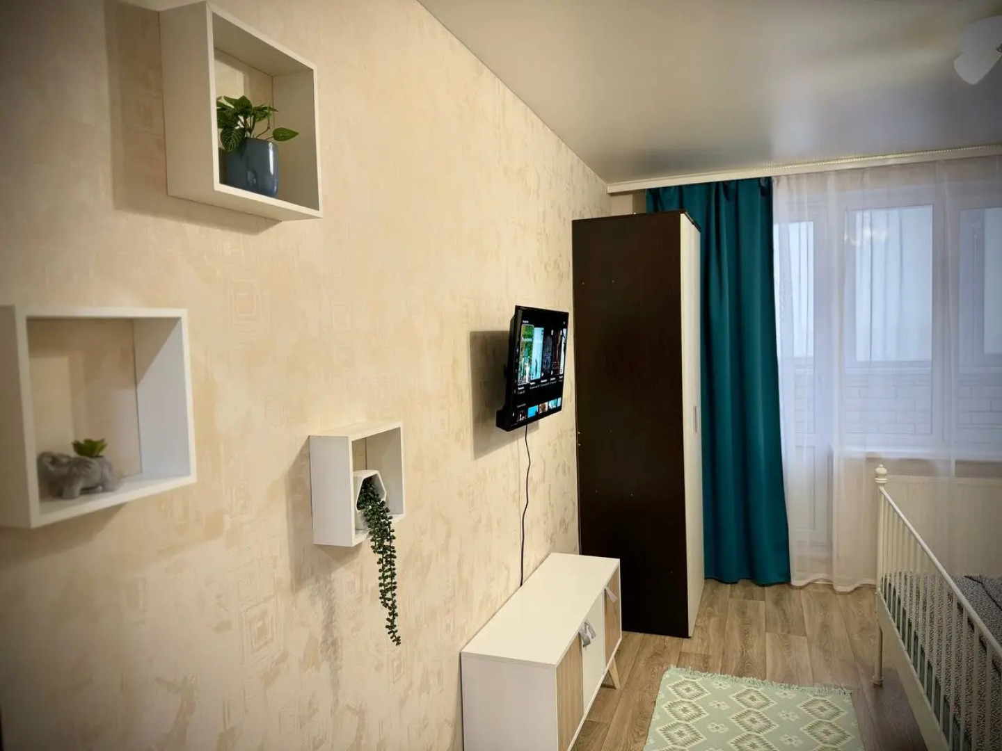 Олимпийский бульвар с видом на город