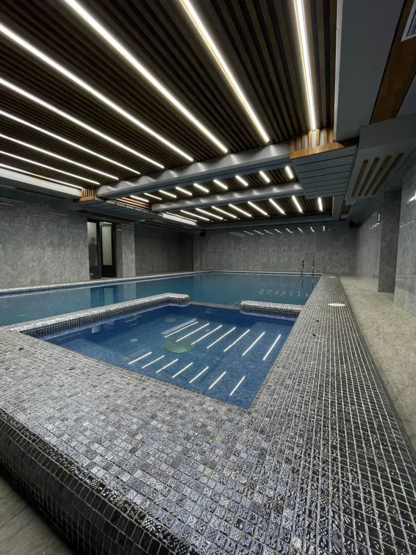 Отель Mir Luxe Plaza