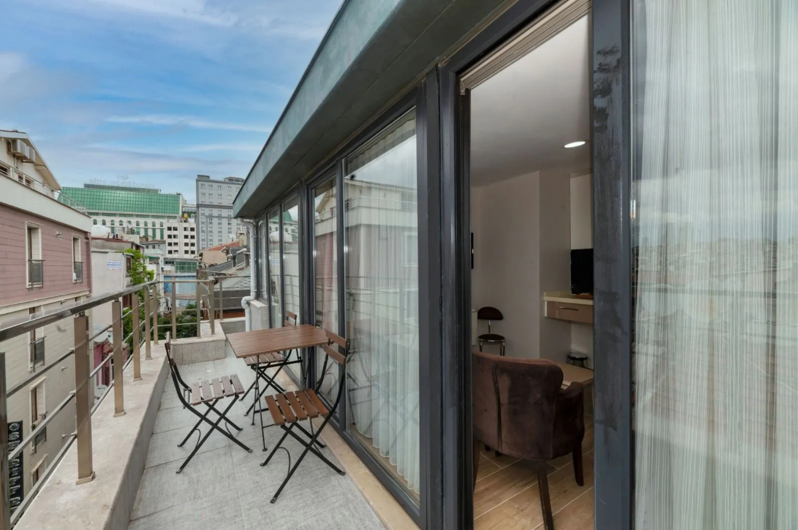 Отель Taksim Peri Suite