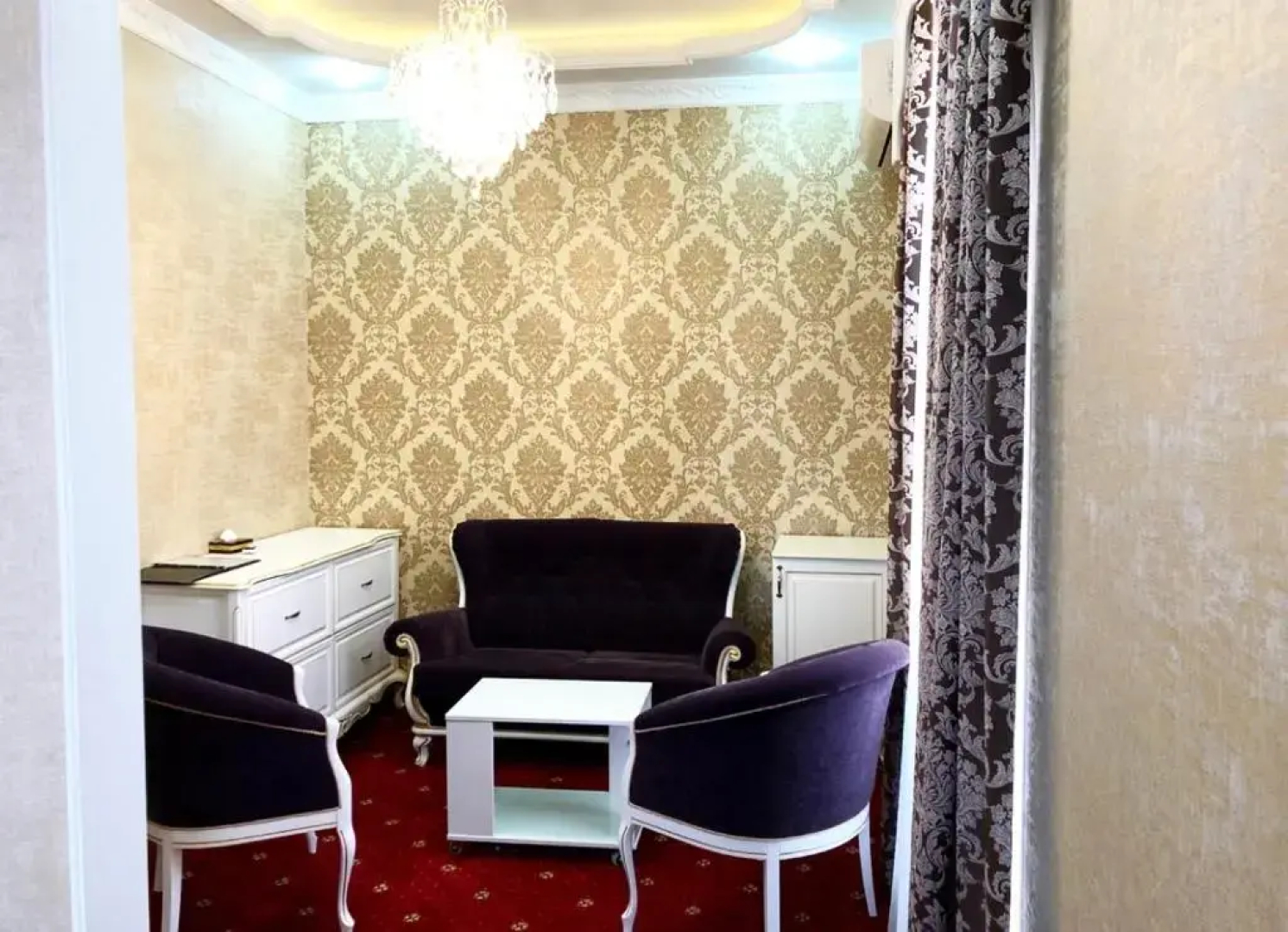 Отель Caesar Royal Palace
