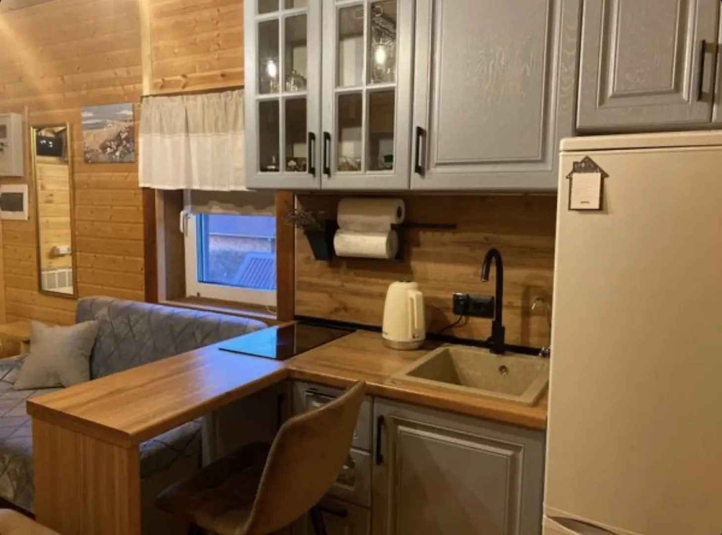 Частный дом у речки для семейного отдыха