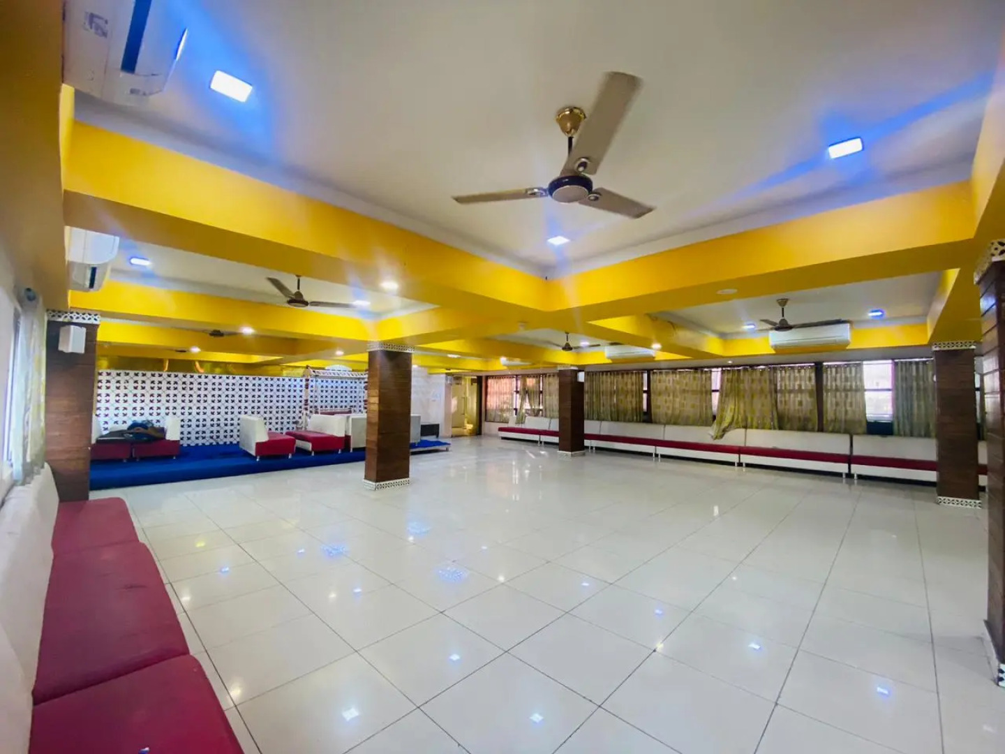 Отель Ganesh Banquet Dining And