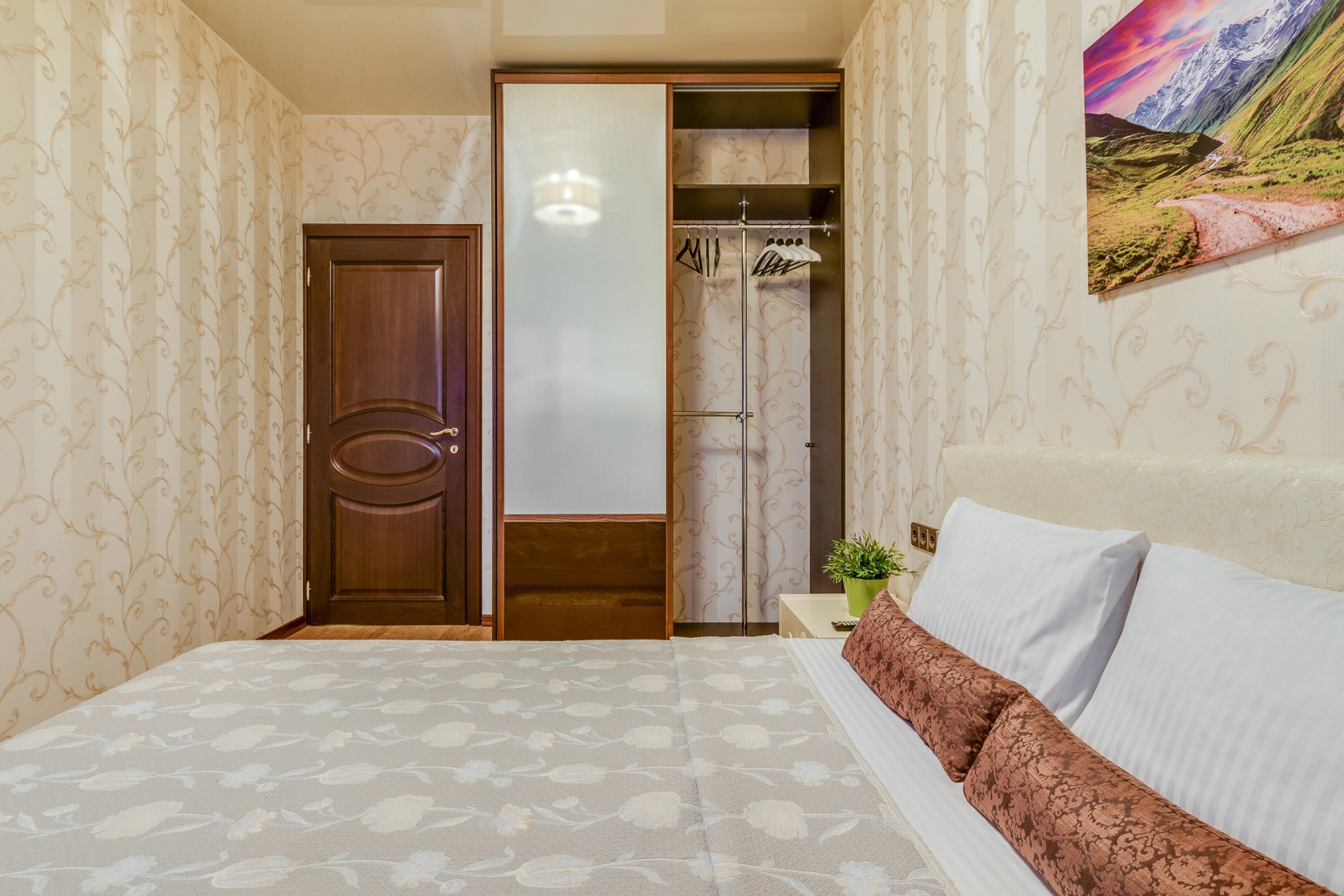 Апартаменты с камином на Варшавской 23