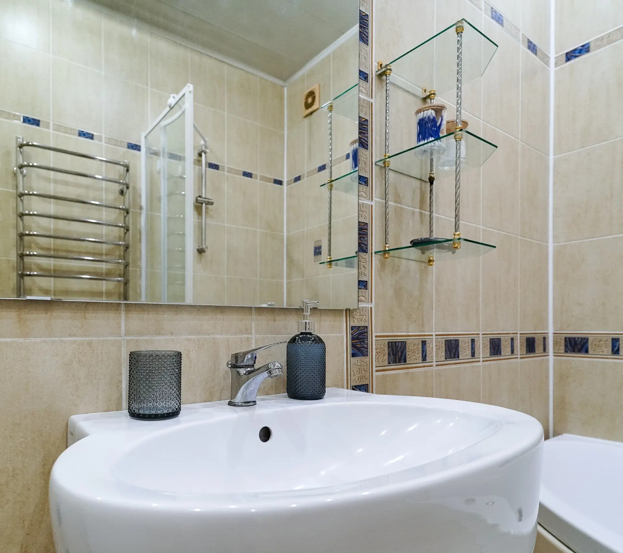 Квартира Просторная 3-комнатная в Центре Возле Метро