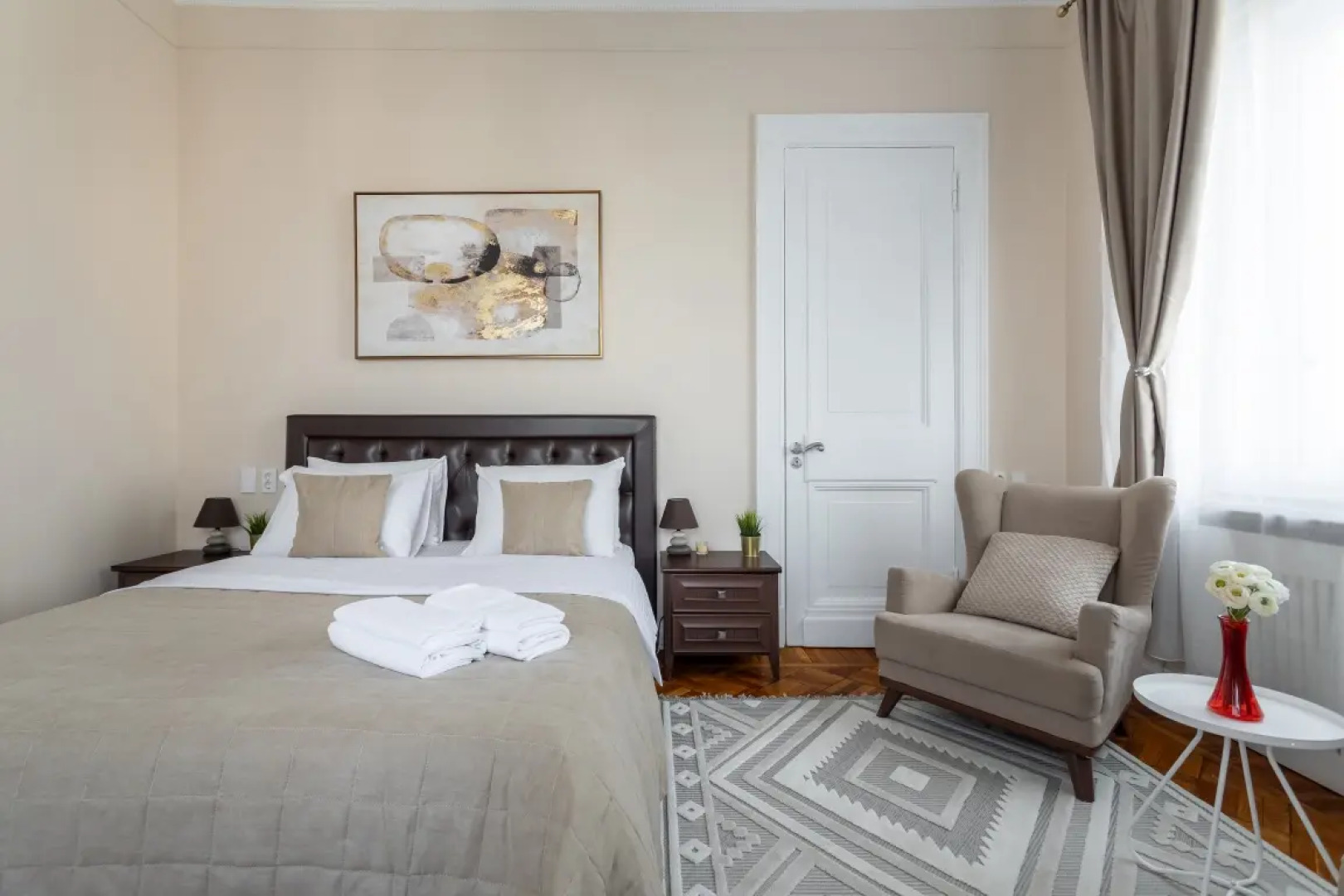 Апартаменты Улучшенные с Двумя Спальнями и Балконом