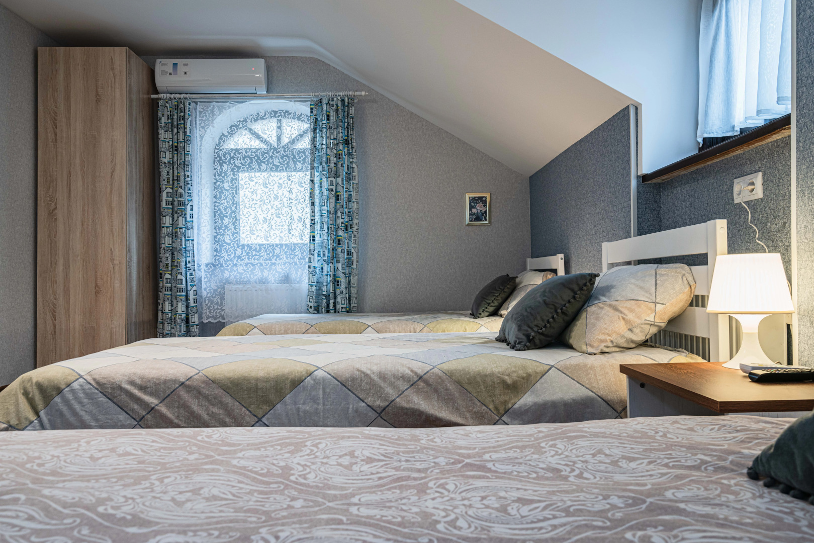 Квартира Трехкомнатная Московская 12