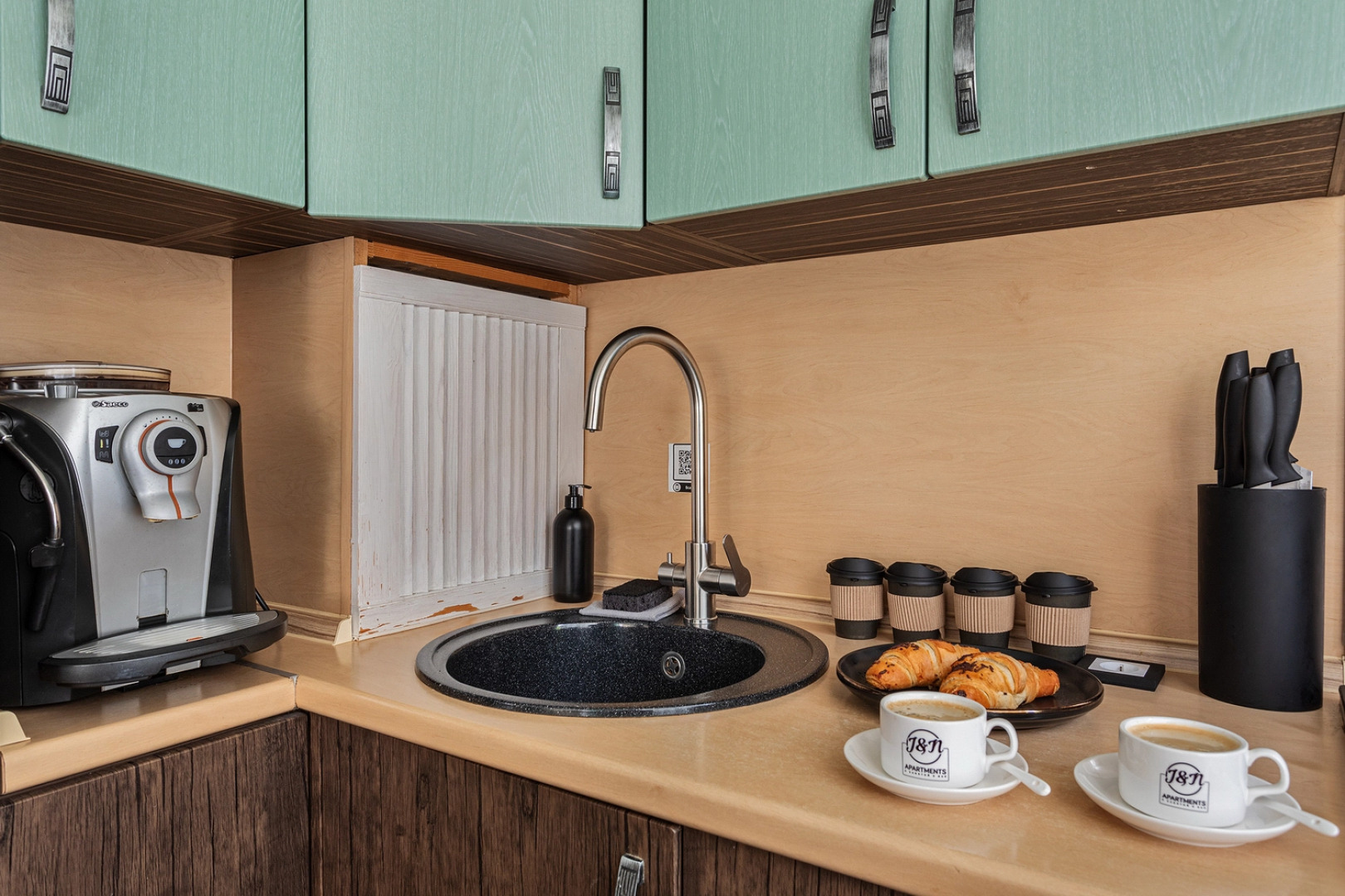 Апартаменты J&N Apartments Двухкомнатные с гидромассажной ванной Советская 10