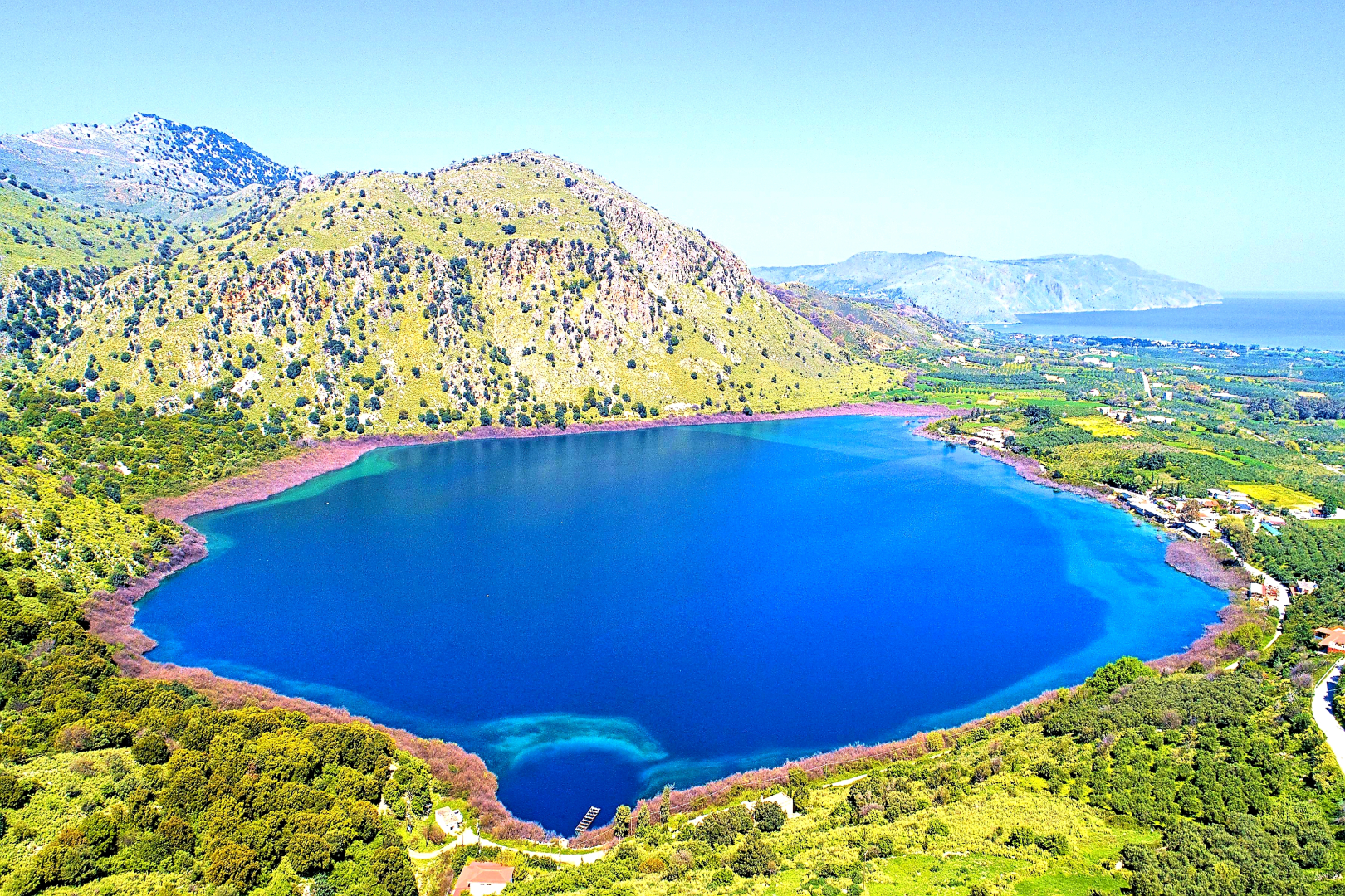 Вилла Blue Lake Heated Pool