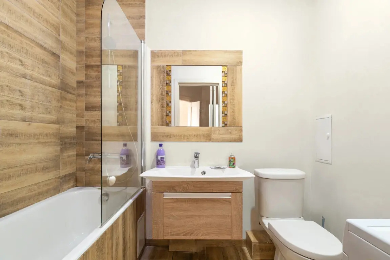 Апартаменты с Видом на Город Тутживут на Красной