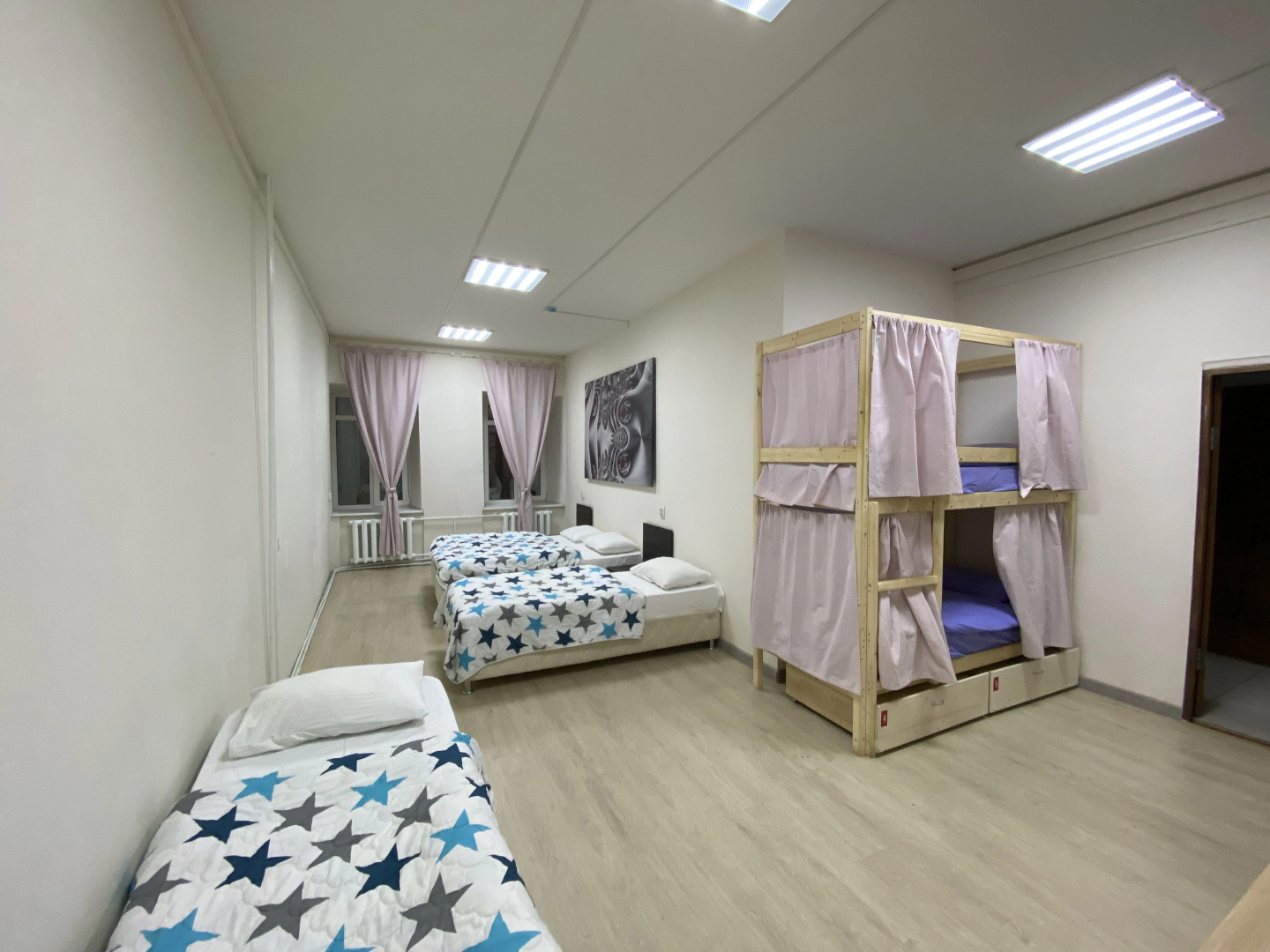 Хостел Град