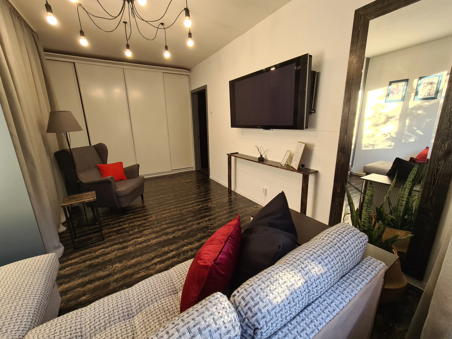 Апартаменты по Интернациональной 3 Комнаты