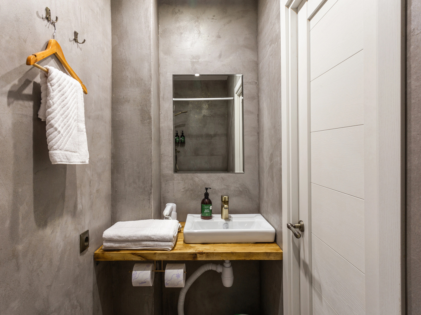 Отель Тихонов