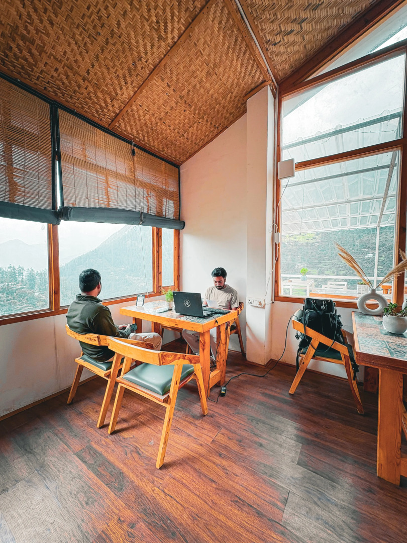 Хостел Young Monk Hostel & Cafe Jibhi