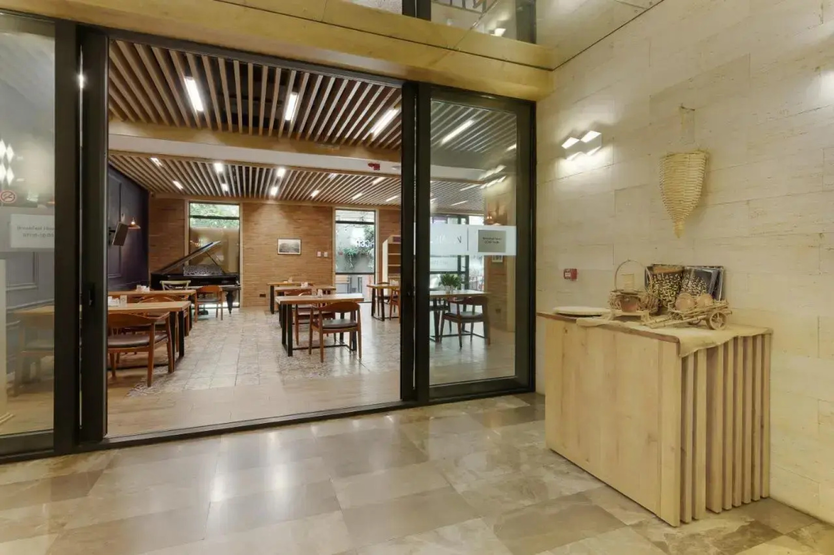 Отель Iveria Inn