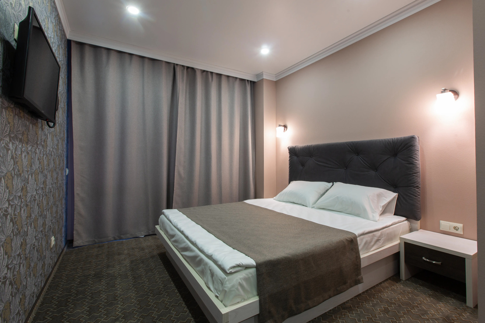 Отель Флора