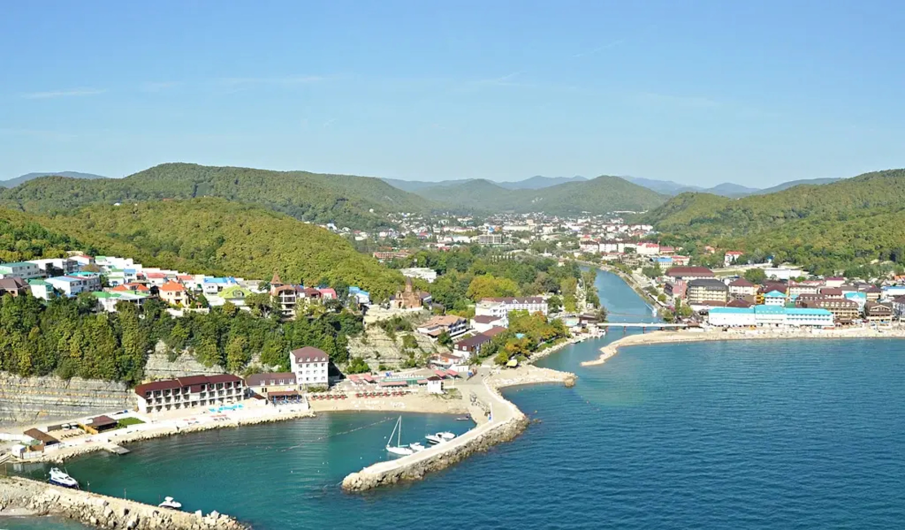 Курортный отель и яхт-клуб Торнадо