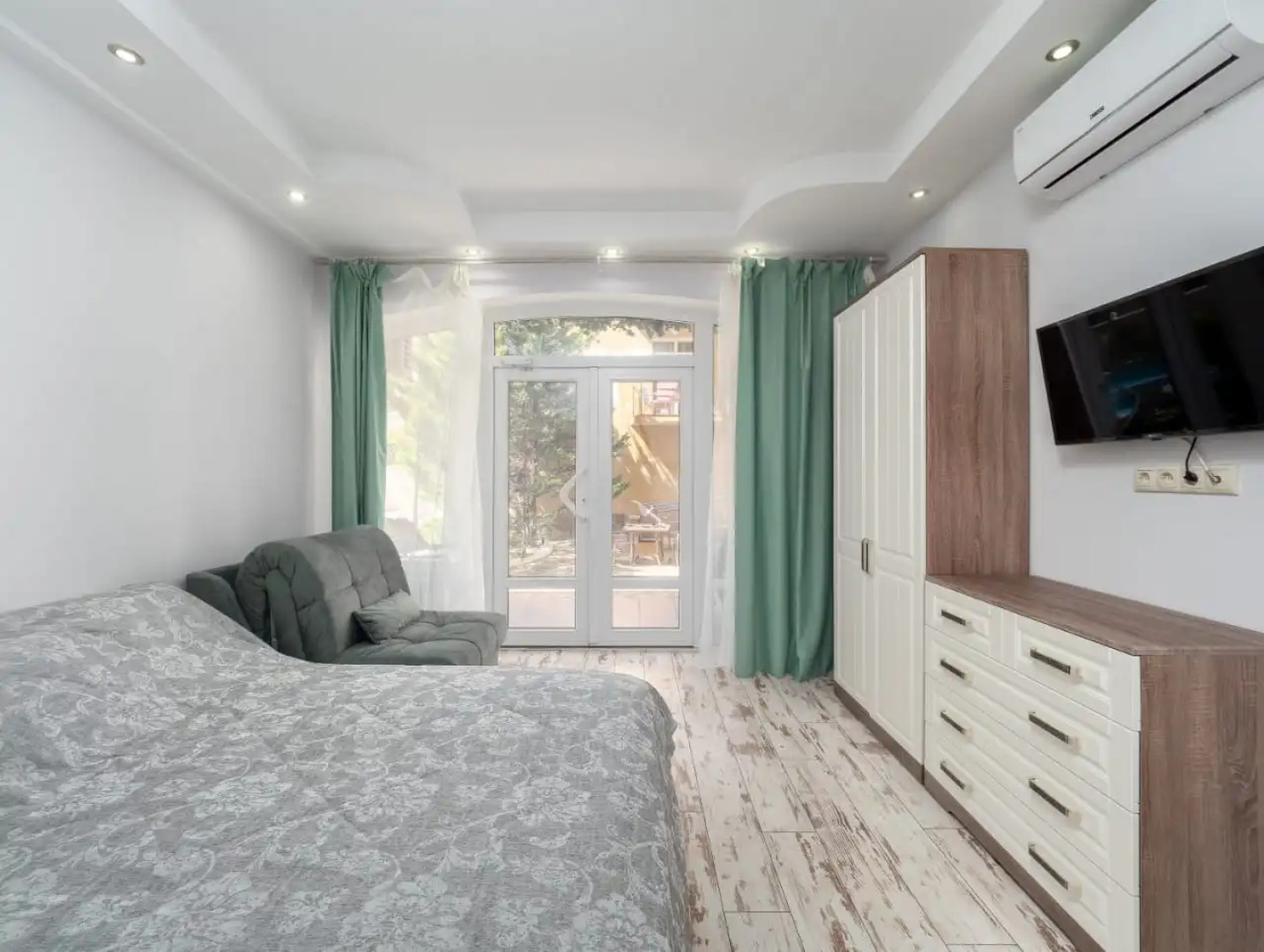 Апартаменты У Моря С Бассейном в ЖК Солнечный 15