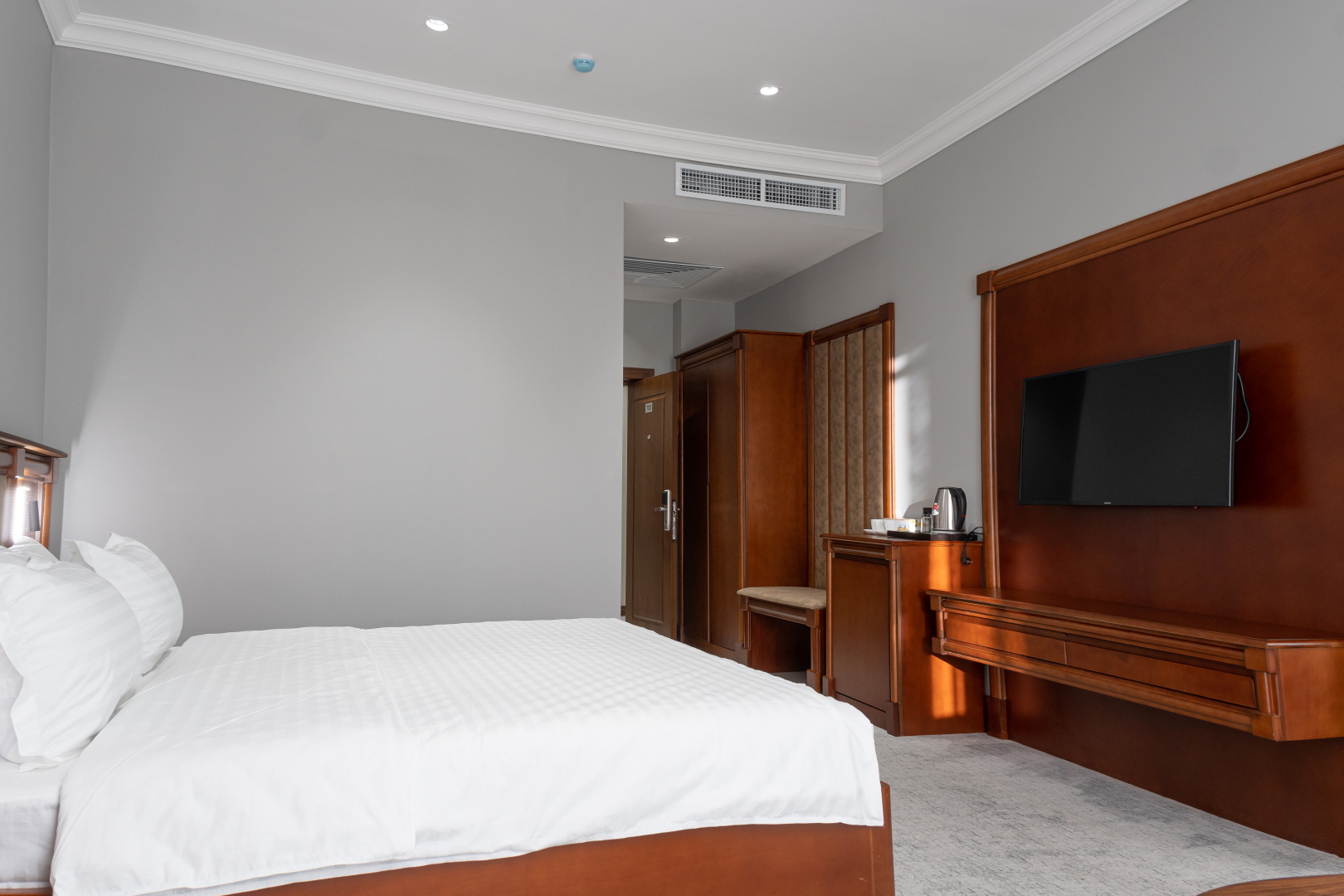 Отель Mir Luxe Plaza