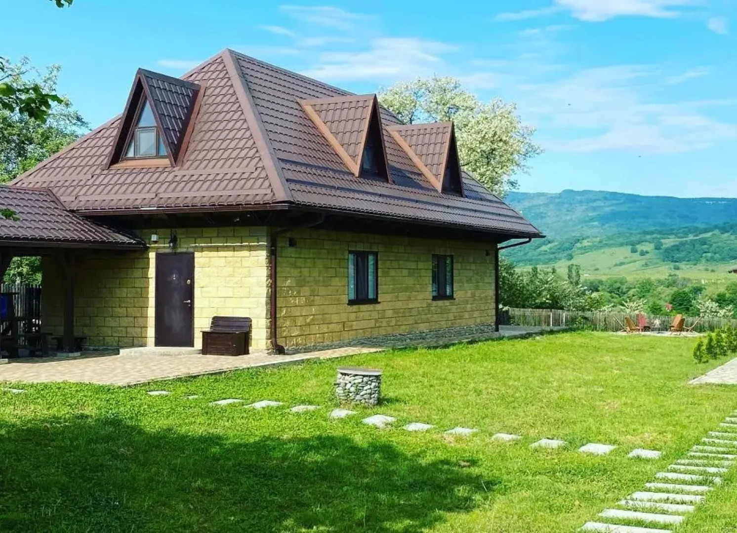 Частный дом часть с 2 спальнями с видом во дворик