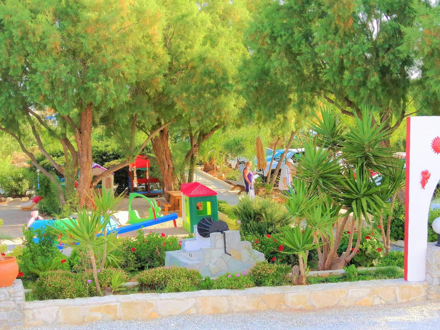 Отель Zorbas Beach Village